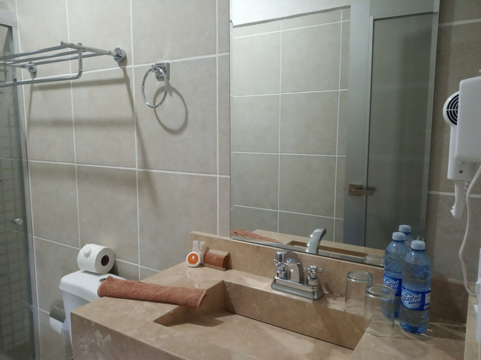Bathroom 3, CORAL CUERNAVACA RESORT AND SPA, Cuernavaca