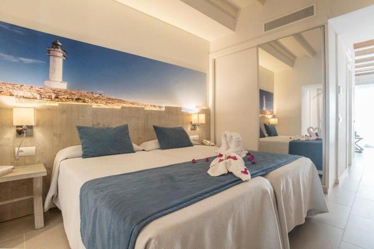 Bedroom 2, Hostal Residencia Voramar, Baleares