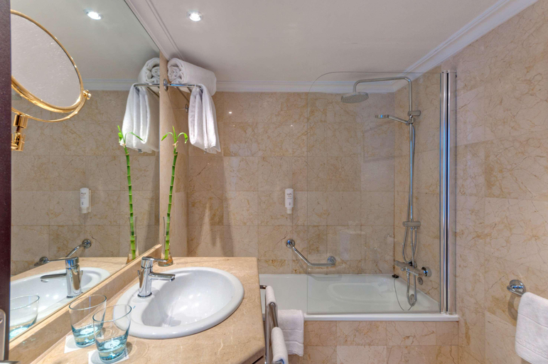 Bathroom 4, Hotel Alicante Gran Sol Affiliated by Melia, Alicante