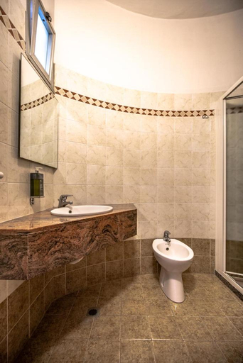 Bathroom 4, Susy, Rimini
