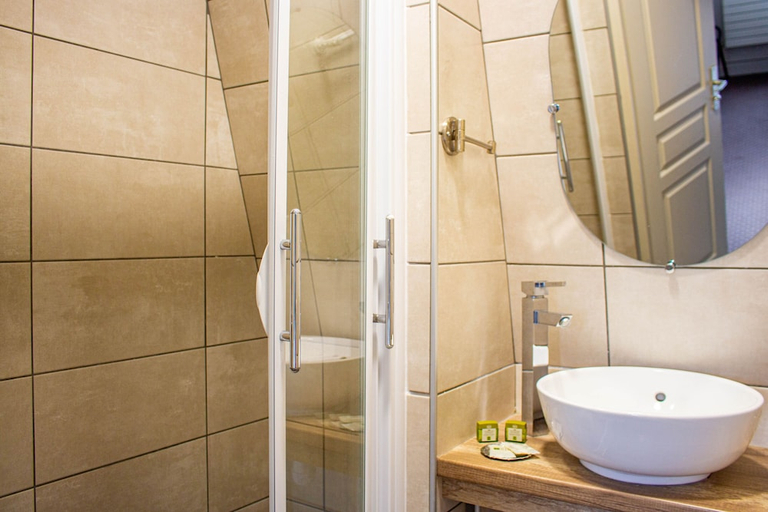 Bathroom 3, Hotel du Port et des Bains, Somme