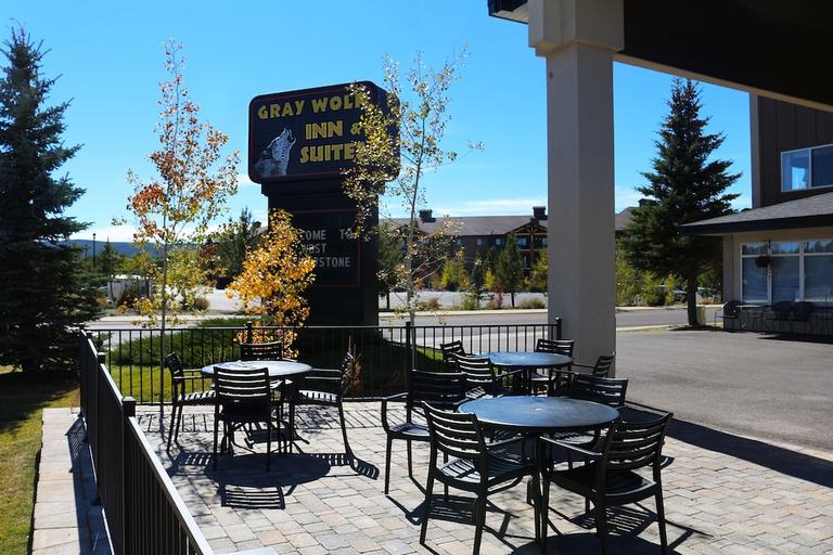 Food & Drinks 5, Gray Wolf Inn & Suites, Gallatin