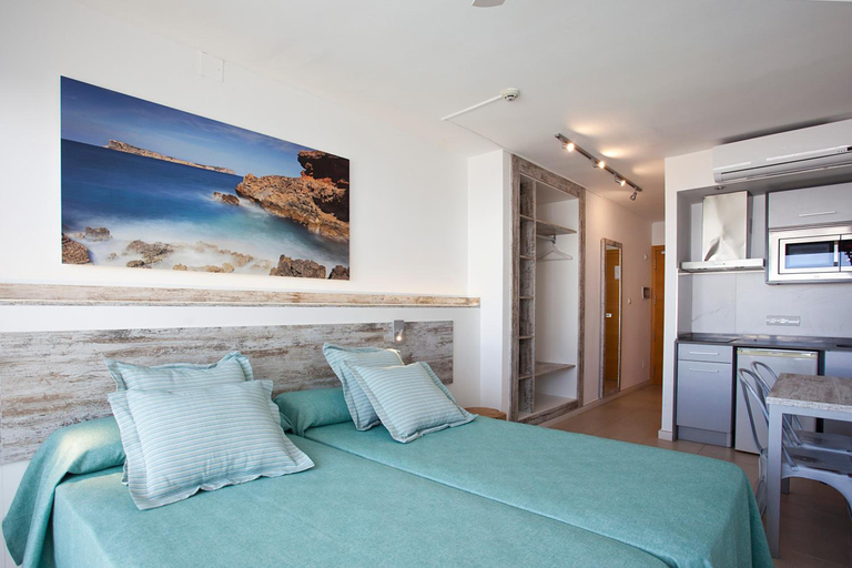 Bedroom 2, Playa Bella Beach Apartments, Baleares