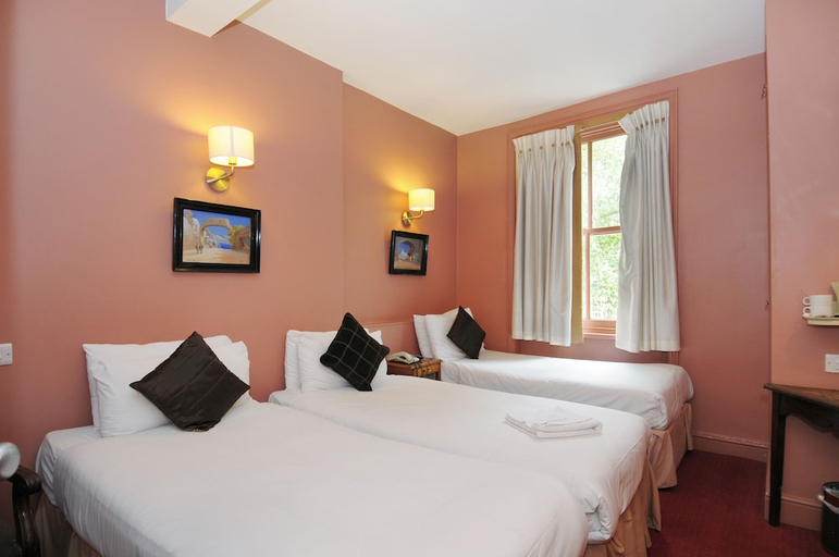 Others 4, CASTLETON HOTEL, London