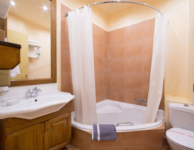 Bathroom 5, Country Club Hotel & Suites, Central Greece