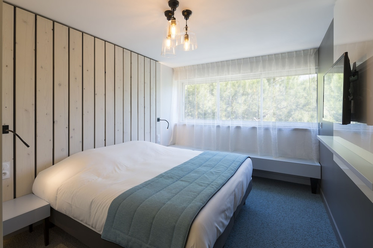 Bedroom 3, Operalia Hotel Les Pins, Hérault