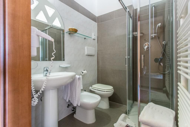 Bathroom 5, Hotel Benini, Ravenna