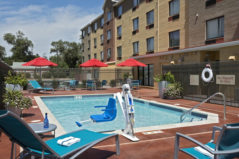 Sport & Beauty, TownePlace Suites Dodge City, Ford
