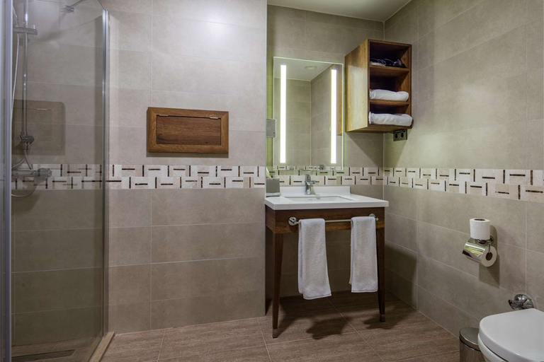 Bathroom 5, Hampton by Hilton Canakkale Gallipoli, Gelibolu