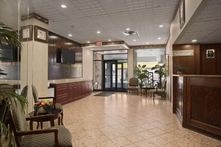 Public Area, Travelodge by Wyndham Cambridge - Waterloo, Waterloo
