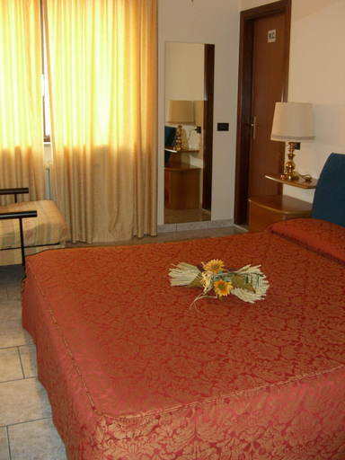 Bedroom 2, Hotel 2000, Como