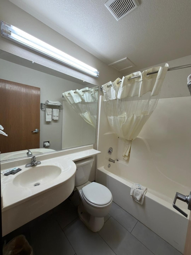Bathroom 4, Americas Best Value Inn & Suites Ada, Pontotoc