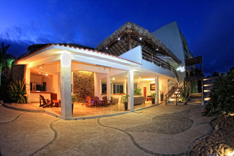 Exterior & Views
