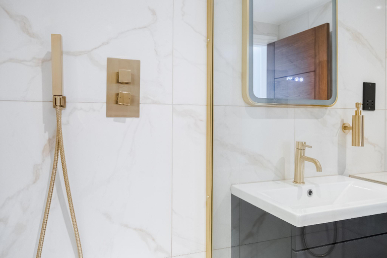 Bathroom 3, LONDONERS Marylebone Serviced Apartments, London
