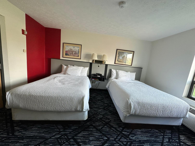 Bedroom 3, Ramada by Wyndham Strasburg Dover, Tuscarawas