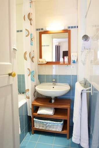 Bathroom, Citotel Les Alizes, Pyrénées-Atlantiques