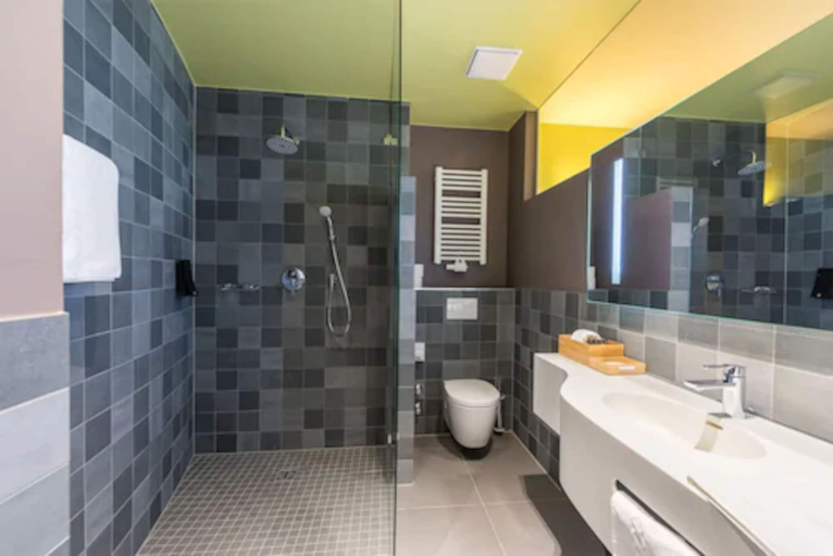 Bathroom 5, The Frankfurt Hotel, Frankfurt am Main