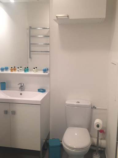 Bathroom 2, Dream Apartments, Seine-et-Marne
