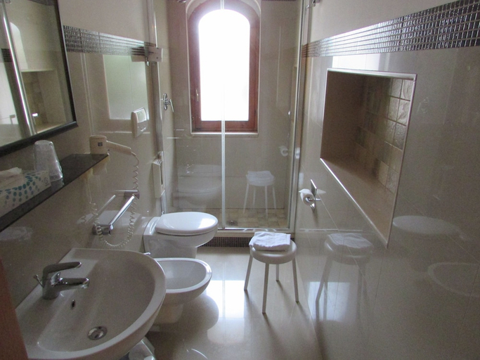 Bathroom 3, Masseria Sant'anna, Bari