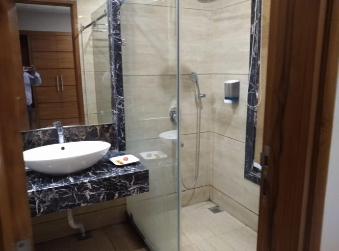 Bathroom, Hotel Royal Hillton, Sirmaur