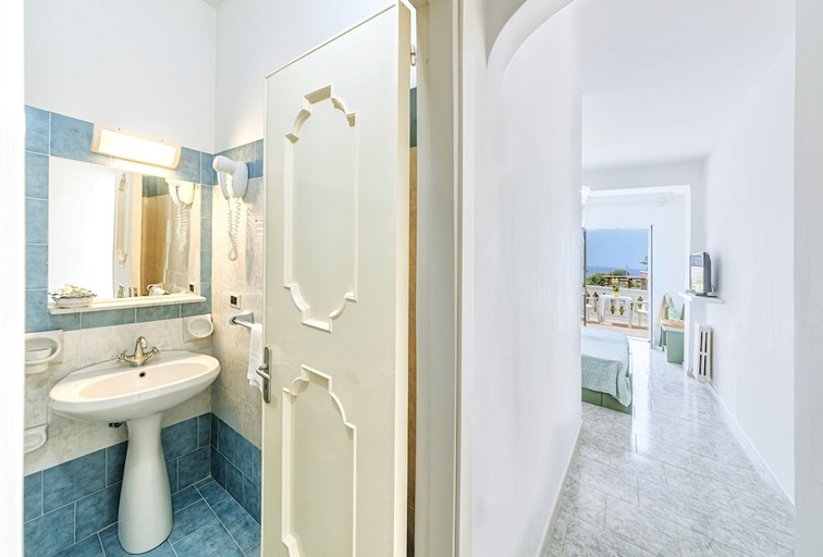 Bathroom 5, Hotel Galidon Thermal & Wellness Park, Napoli