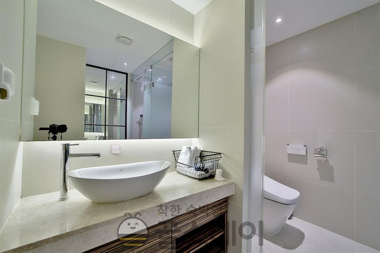 Bathroom 2, Golden Hotel, Bupyeong