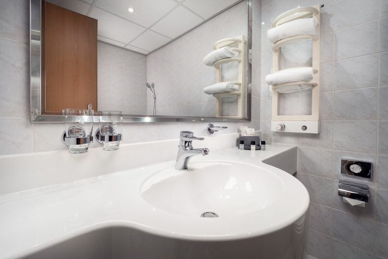 Bathroom 4, Cosmopolitan Bobycentrum - Czech Leading Hotels, Brno