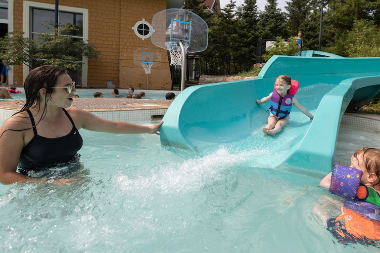 Sport & Beauty 2, Village Suites Blue Mountain Resort, Grey