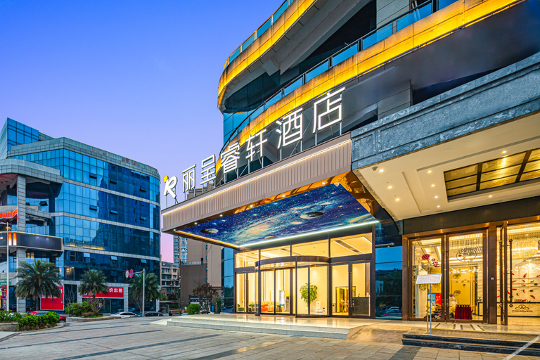 Exterior & Views
