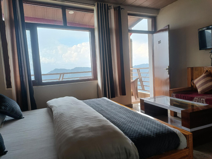 Bedroom 2, Himashray, Nainital