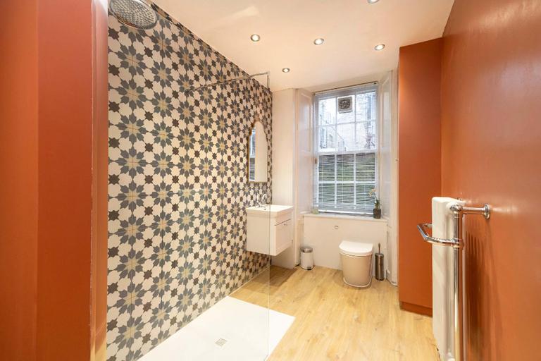 Bathroom 2, Charming Georgian Home in the City Centre, Edinburgh