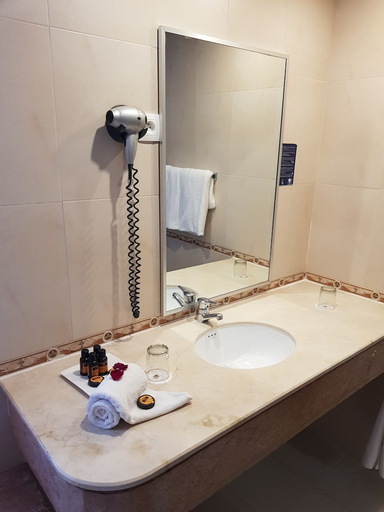 Bathroom 4, El Oumnia Puerto, Tanger-Assilah
