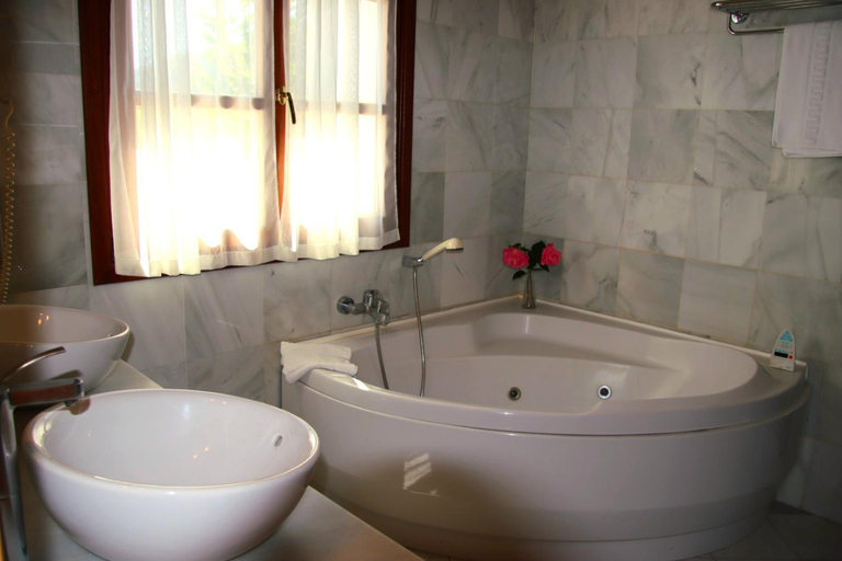 Bathroom 5, Hotel La Casona de Lupa, Asturias