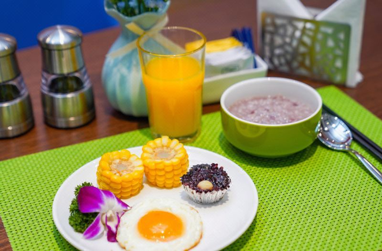 Food & Drinks 4, Hampton by Hilton Chongqing Qianjiang, Chongqing