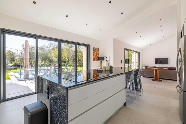 Others 4, Modern Villa with Heated Pool and Garden, Alpes-Maritimes