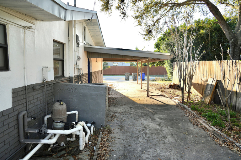 Property grounds 3, Hollywood 3801, Broward
