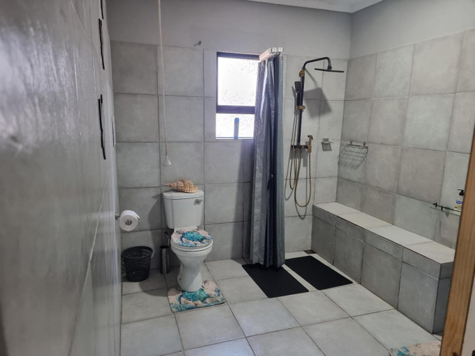 Bathroom, Boskraai Self-Catering -74 Hornbill Street, Umkhanyakude