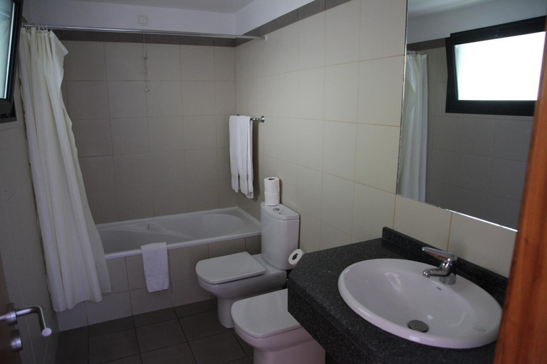 Bathroom, Casa da Capelinha, São Vicente