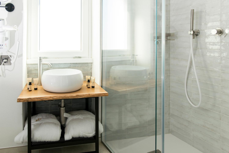 Bathroom 5, Monsignore Luxury Suite, Bari