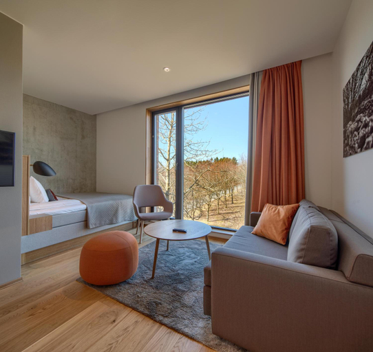 Others, Ydalir Hotel, Sola