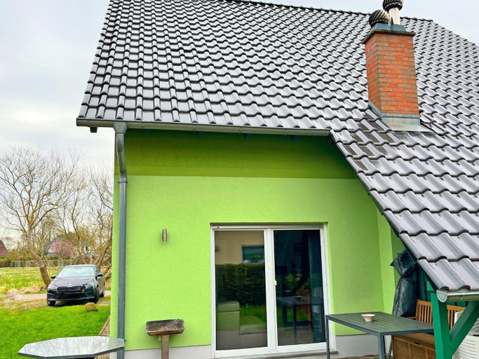 Exterior & Views