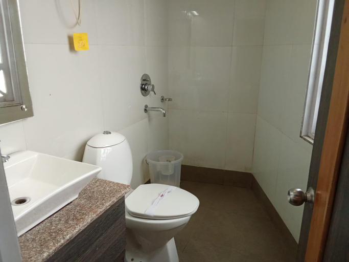 Bathroom, Hotel Dip Palace, Darjiling