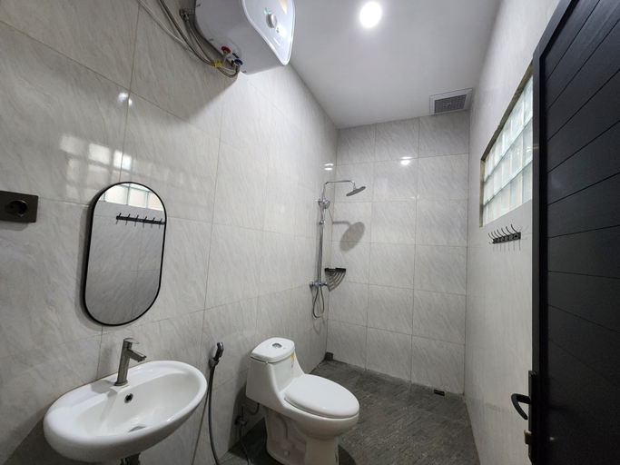 Bathroom 5, PW Villas, Malang