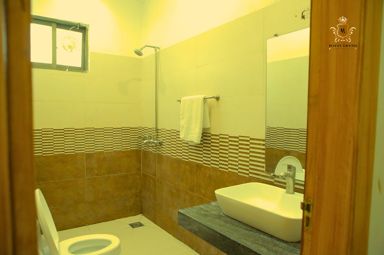 Bathroom 4, Hayat Grand -Family Guest House, Islamabad