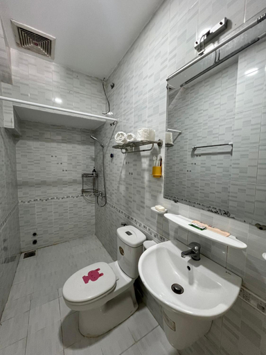 Bathroom 5, Khach San Đang Uyen - D65, Đà Lạt