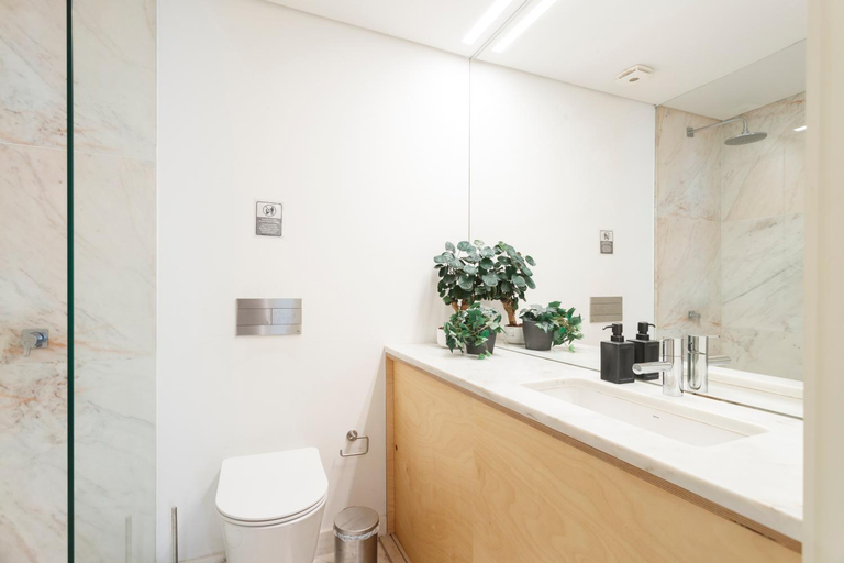 Bathroom, Bedrooms in Shared Apartment in Accommodation in Downtown Lisbon, Lisbon