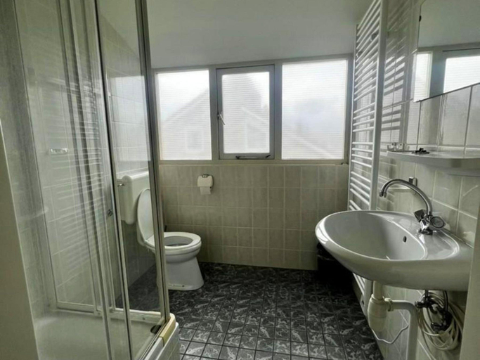 Bathroom, Eco Retreat by the Sea, Sluis