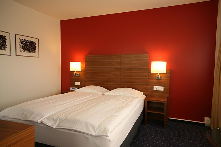 Bedroom 2, Hotel Hori INN, Bülach