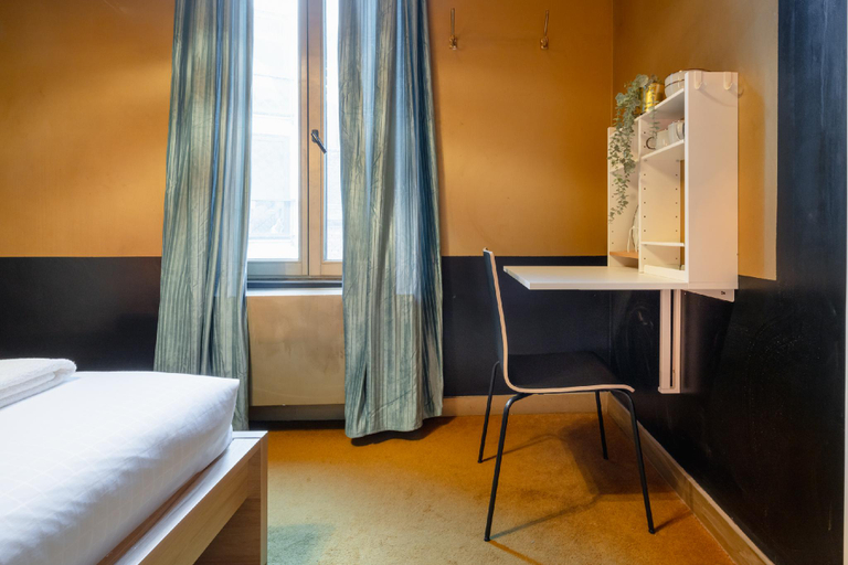2, 1-bedroom apartment in national residence, Antwerpen