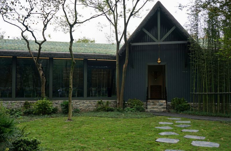 Exterior & Views